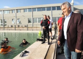 Llaryora entregó $800 millones para el Centro de Entrenamiento de la Federación de Bomberos Voluntarios