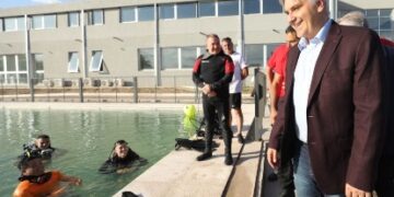 Llaryora entregó $800 millones para el Centro de Entrenamiento de la Federación de Bomberos Voluntarios