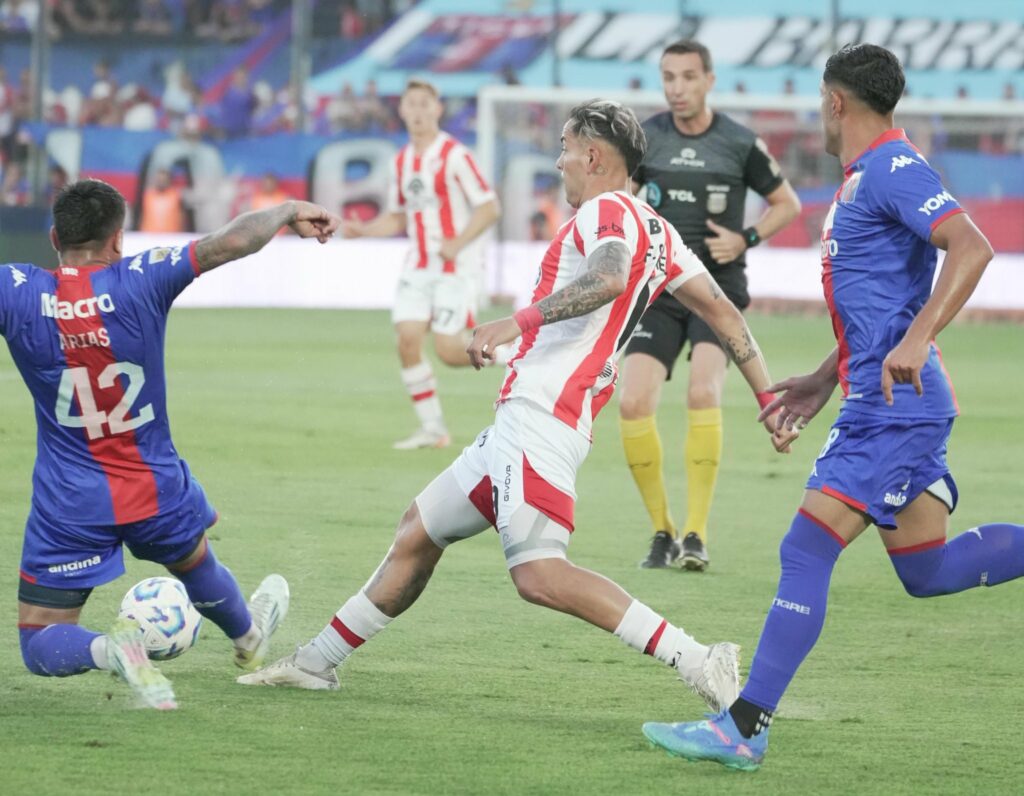 En un flojo partido, Instituto igualó sin goles ante Tigre