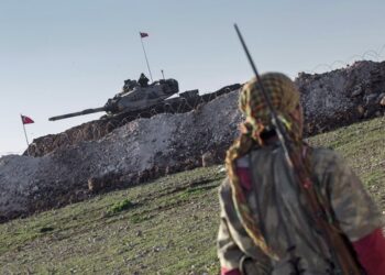 Siria: grupos armados rebeldes desplegados en Alepo fueron bombardeados por la aviación de Rusia