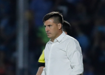 Juan Cruz Real dejó de ser el DT de Belgrano