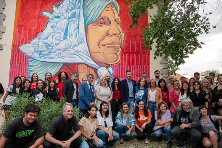 Inauguraron un mural de la “Abuela Sonia” en Ciudad Universitaria.