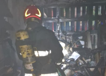 Bomberos extinguió un incendio generado en la biblioteca de una escuela