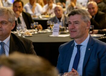 Passerini dijo que no subirá el boleto y negó un «aumento irracional» de cargos