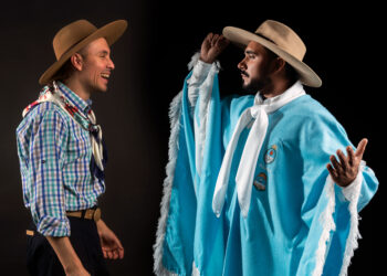 Celebración folclórica en el comedor universitario