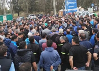 Protesta por los 125 despedidos en la Petroquímica