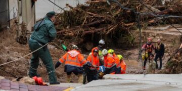 Trágicas inundaciones en Valencia: aumenta el número de muertos y siguen buscando a desaparecidos