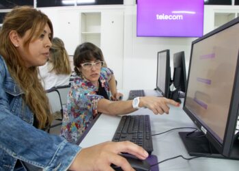 Telecom cierra el año escolar con talleres para docentes