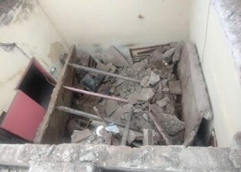 Se derrumbó el techo de su casa y murió aplastada