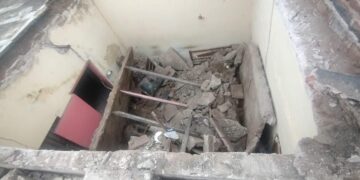 Se derrumbó el techo de su casa y murió aplastada