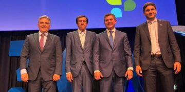 Llaryora advirtió que se necesita una «política industrial inteligente» para «ganar nuevos mercados»