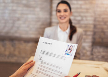 Adecco Argentina desarrolló una herramienta gratuita para hacer el currículum vitae