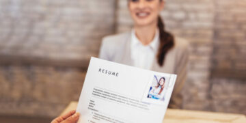 Adecco Argentina desarrolló una herramienta gratuita para hacer el currículum vitae