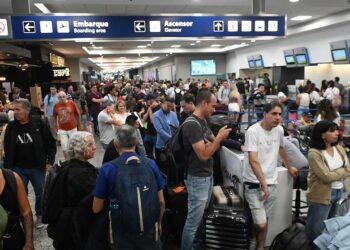 Ultimátum del Gobierno a los gremios en el conflicto con Aerolíneas Argentinas