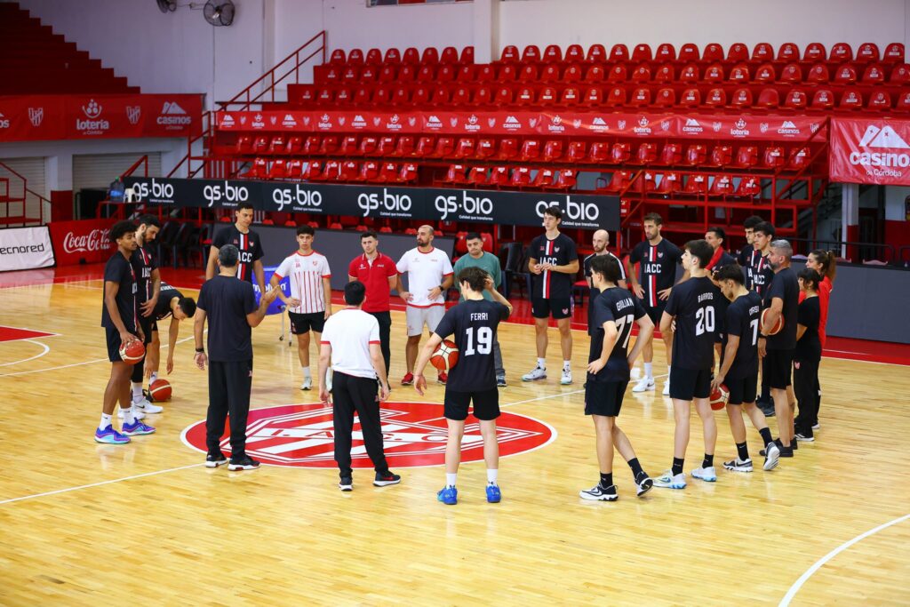 Instituto recibe a Argentino de Junín