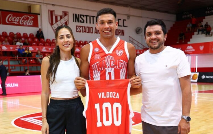 El capitán Leandro Vildoza llegó ayer a los 100 partidos en el Albirrojo.