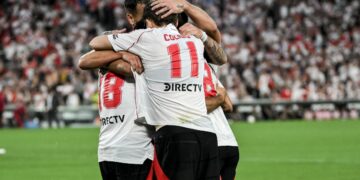 River goleó a Barracas Central y quiere seguir de cerca a los líderes