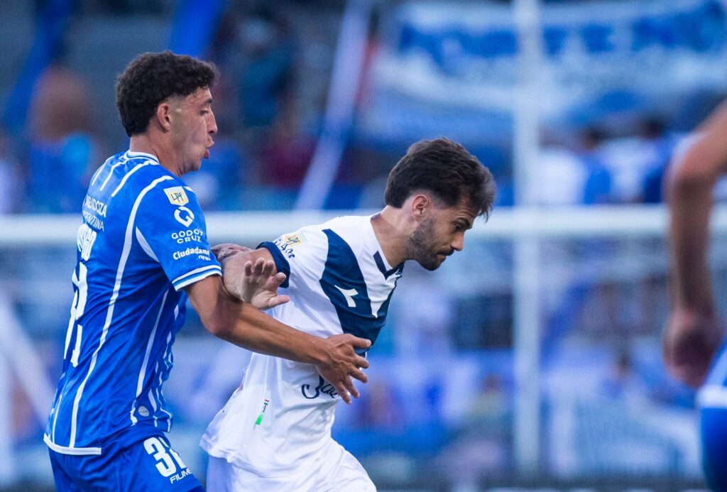 Vélez dejó pasar otra chance y el torneo está más picante que nunca