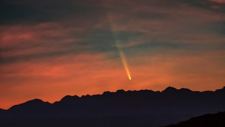 Una de las fotos del cometa, capturada en Cafayate (Salta).