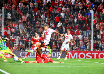 Instituto volvió al triunfo ante Argentinos Juniors