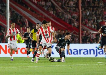 Instituto luchó, pero no pudo ante un River que se prende