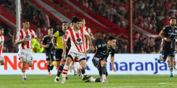 Instituto luchó, pero no pudo ante un River que se prende