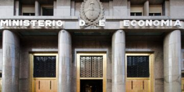 Los recursos de origen nacional transferidos a las provincias se desplomaron en promedio 12%