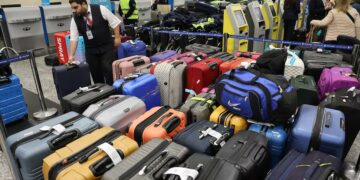 El Gobierno escala la disputa con los gremios aeronáuticos y liberará el servicio de rampas
