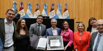 La Unicameral homenajeó a Jairo y al Chaqueño Palavecino