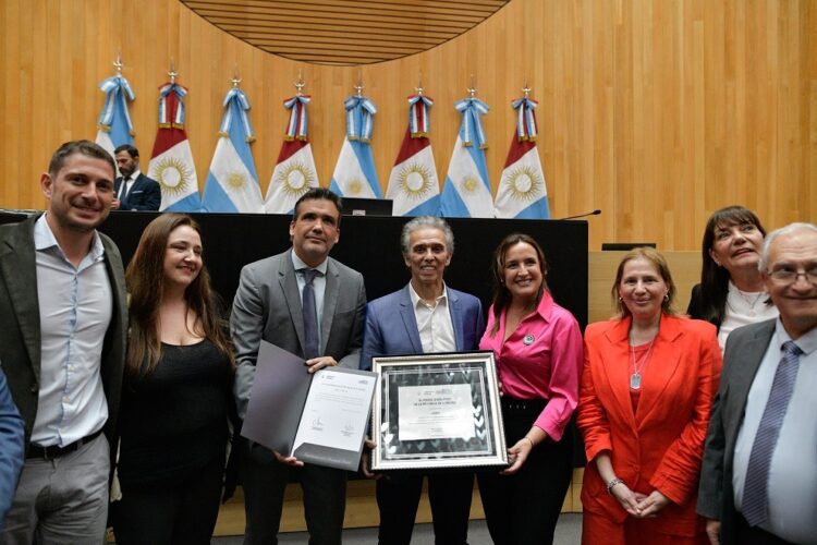 La Unicameral homenajeó a Jairo y al Chaqueño Palavecino