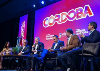 Llaryora destacó que la obra pública es vital para el turismo