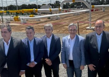 Junto a Caputo y Francos, Llaryora inauguró la reversión del Gasoducto Norte en La Carlota