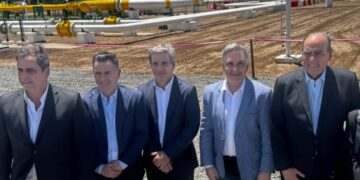 Junto a Caputo y Francos, Llaryora inauguró la reversión del Gasoducto Norte en La Carlota