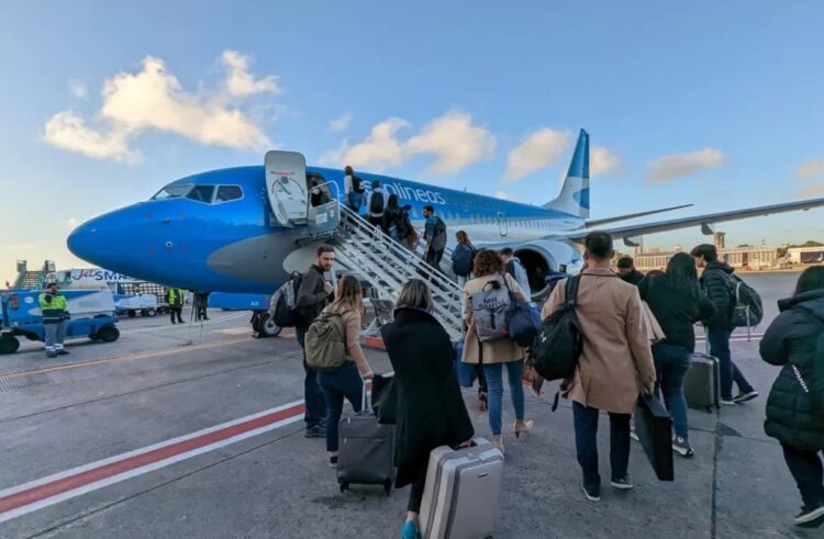 El Gobierno llegó a un acuerdo con los gremios por Aerolíneas