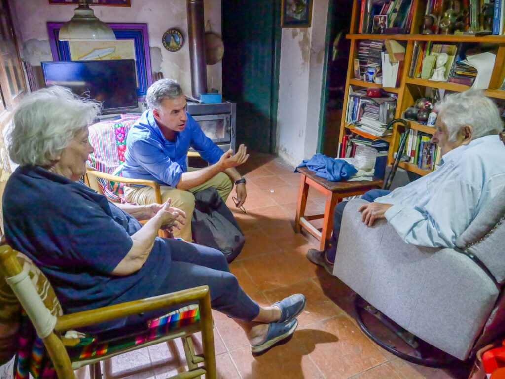 En su primer actividad como presidente, Orsi visitó a Mujica