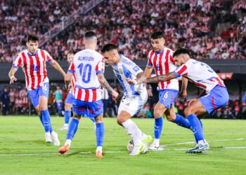 De la mano de Alfaro, Paraguay superó a Argentina