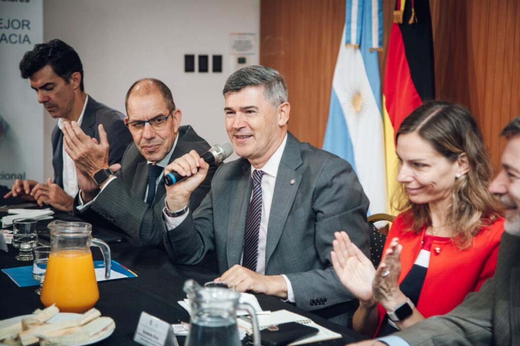 Passerini cuestionó el "plan de ajuste" nacional