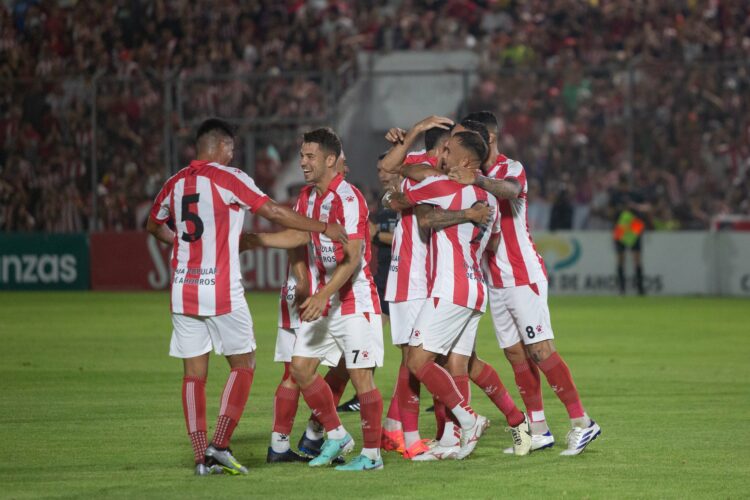 El Santo tucumano buscará meterse en la final por el segundo ascenso.