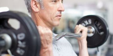 Entrenamiento de fuerza a partir de los 40: clave para una vida larga y saludable
