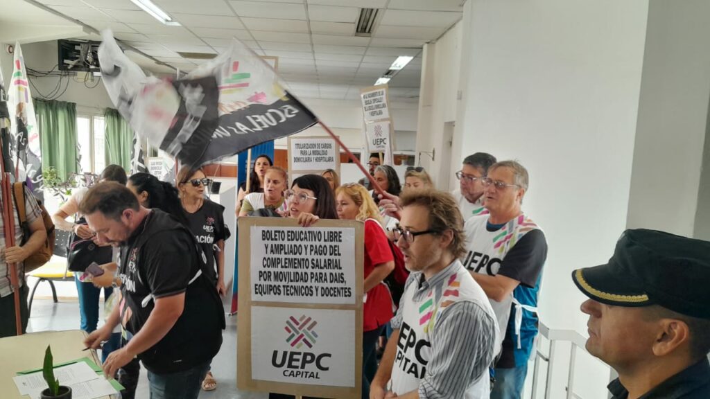 La UEPC Capital alerta por "despidos de docentes"