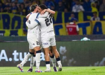 Con una lluvia de goles, Vélez eliminó a Boca y es finalista
