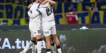 Con una lluvia de goles, Vélez eliminó a Boca y es finalista