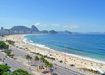 Vacacionar en la costa argentina cuesta el doble que en Río de Janeiro