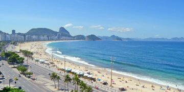 Vacacionar en la costa argentina cuesta el doble que en Río de Janeiro