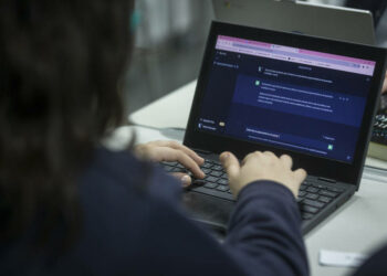 El vínculo emocional de los adolescentes con la IA, un fenómeno que preocupa