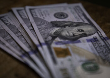 Con otra baja del dólar blue, la brecha rompió el 10% y alcanzó un nuevo mínimo en la era Milei