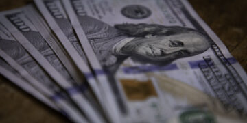 Con otra baja del dólar blue, la brecha rompió el 10% y alcanzó un nuevo mínimo en la era Milei