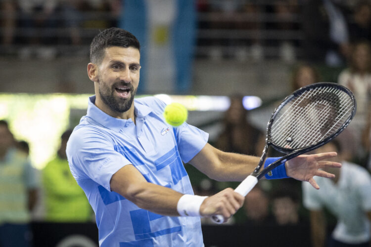 Novak Djokovic durante el partido exhibición "El último desafío" ante Juan Martin Del Potro.