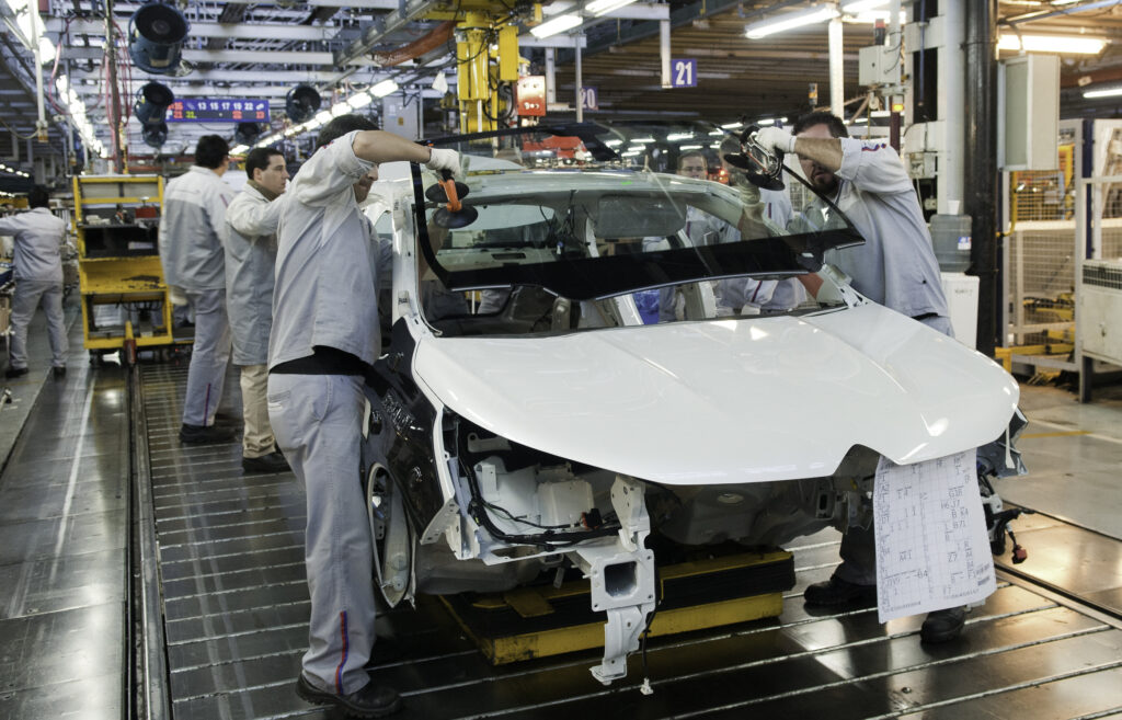 La producción de autos cayó 5,1% interanual en noviembre
