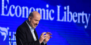 Sturzenegger confirmó que cerca de 36.000 empleados públicos perdieron su trabajo en la era Milei